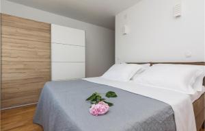 Postel nebo postele na pokoji v ubytování Three-Bedroom Holiday Home In Kozino