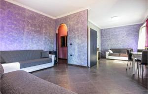 a living room with purple walls and couches at Awesome Home In Ponte San Cono, Buccin in Buccino