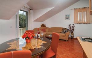Fotografie z fotogalerie ubytování Holiday Home Pucisca With Fireplace I v destinaci Pučišća