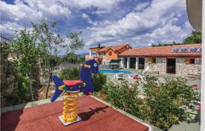 Detský kútik v ubytovaní Three-Bedroom Holiday Home In Krusevo