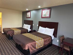 Ένα ή περισσότερα κρεβάτια σε δωμάτιο στο Executive Inn & Suites Prescott
