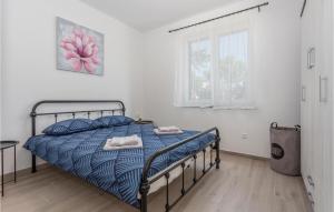Posteľ alebo postele v izbe v ubytovaní Beautiful Apartment In Vrbnik With Wifi + 25 fotografií