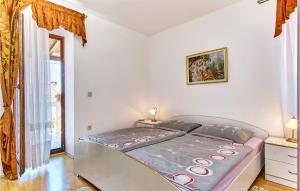 Postel nebo postele na pokoji v ubytování Gorgeous Home In Mali Losinj With Wifi + 26 fotografií