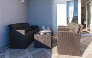 Χώρος καθιστικού στο One-Bedroom Apartment Klek With Sea View 04 +17 φωτογραφίες