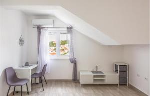 Posezení v ubytování Three-Bedroom Apartment In Komarna