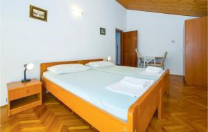 Postel nebo postele na pokoji v ubytování Beautiful Apartment In Podstrana