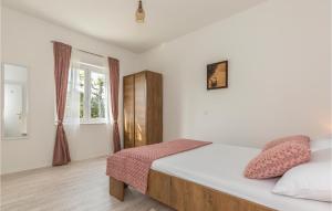 Posteľ alebo postele v izbe v ubytovaní Two-Bedroom Apartment In Metkovic