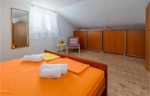 Posteľ alebo postele v izbe v ubytovaní Pet Friendly Home In Novi Vinodolski