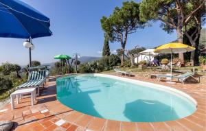 The swimming pool at or close to 3 Bedroom Stunning Home In Uzzano Pt