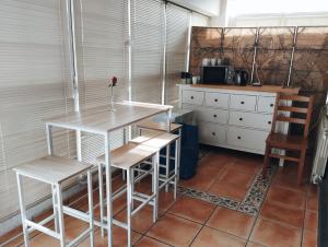Eldhús eða eldhúskrókur á Home stay ideal for bikes and walking the camino +16 myndir