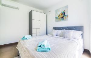 Posteľ alebo postele v izbe v ubytovaní Awesome Apartment In Smokvica Krmpotska