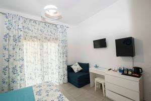 Televízia a/alebo spoločenská miestnosť v ubytovaní B&B Marina House Porto Ercole