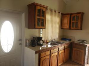 Cucina o angolo cottura di East Caribbean Lodging