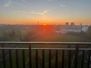 Východ nebo západ slunce při pohledu z apartmánu nebo okolí + 2 fotografie