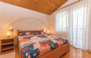 Postel nebo postele na pokoji v ubytování Nice Home In Nadin With Wifi
