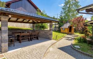Vonkajšia záhrada v ubytovaní Amazing Home In Ravna Gora With Sauna + 33 fotografií