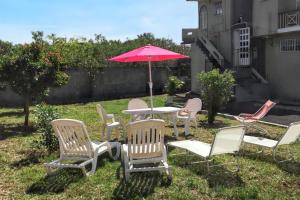 Un jardín fuera de Spacious Apartment in Calodyne with Enclosed Garden