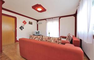 TV a/nebo společenská místnost v ubytování Holiday Home Kakma V