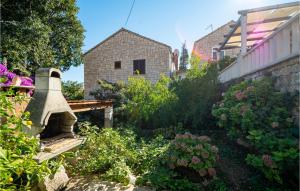 Vonkajšia záhrada v ubytovaní 1 Bedroom Nice Home In Korcula