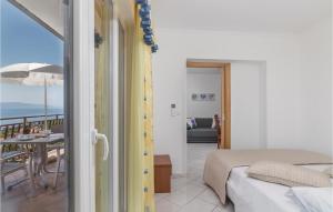 Postel nebo postele na pokoji v ubytování Stunning Apartment In Labin With Wifi