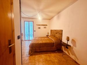 a bedroom with a bed in a room with a doorway at Romeo House in Campo di Giove