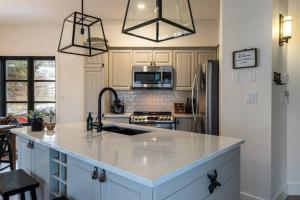 Kuchyň nebo kuchyňský kout v ubytování Charming Cozy Getaway - Plateau 228-3