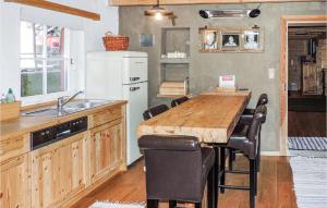 Kuchyňa alebo kuchynka v ubytovaní Ferienhaus Mit Pool Und Sauna