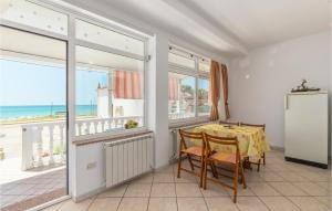 Kuchyň nebo kuchyňský kout v ubytování Pet Friendly Apartment In Zambratija
