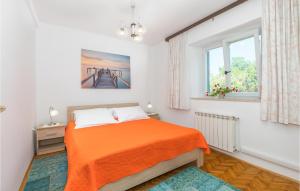 Postel nebo postele na pokoji v ubytování Pet Friendly Apartment In Zambratija