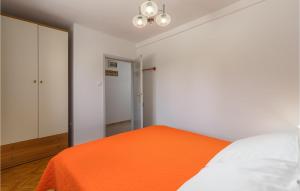 Postel nebo postele na pokoji v ubytování Pet Friendly Apartment In Zambratija