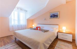 Posteľ alebo postele v izbe v ubytovaní Lovely Home In Bacina With Wifi + 37 fotografií