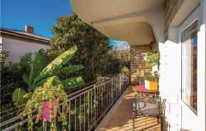 En balkon eller terrasse på 3 Bedroom Cozy Apartment In Kostrena + 30 billeder