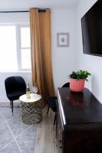 Galeriebild der Unterkunft Hotel-style Waterfront Family Suite & Sunset Views in Belleville + 29 Fotos