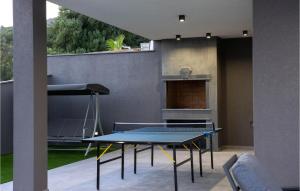 Stolní tenis v ubytování Awesome Home In Jarebinjak nebo okolí + 24 fotografií
