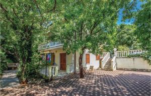 Budova, kde se apartmán nachází + 20 fotografií