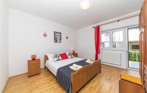 Posteľ alebo postele v izbe v ubytovaní Two-Bedroom Apartment In Trogir