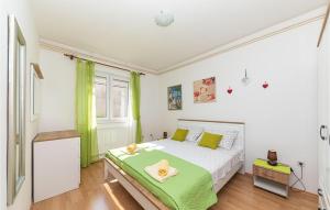 Posteľ alebo postele v izbe v ubytovaní Two-Bedroom Apartment In Trogir