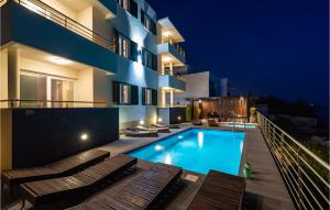Bazén v ubytování Beach Front Home In Kozino nebo v jeho okolí