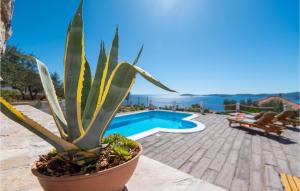 Bazén v ubytování Holiday Home Orebic With Sea View I nebo v jeho okolí