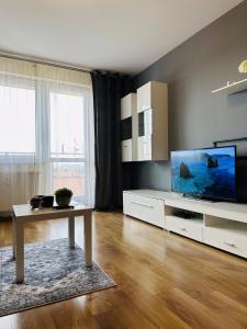 Μια τηλεόραση ή/και κέντρο ψυχαγωγίας στο LUX apartament