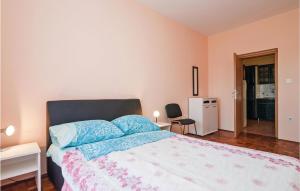 Postel nebo postele na pokoji v ubytování One-Bedroom Apartment In Posedarje