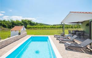 Zdjęcie z galerii obiektu Awesome Home In Rovinj With Kitchen w Rovinj