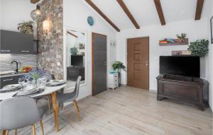 Zdjęcie z galerii obiektu Awesome Home In Rovinj With Kitchen w Rovinj