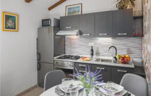 Zdjęcie z galerii obiektu Awesome Home In Rovinj With Kitchen w Rovinj