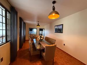 a dining room with a table and chairs at Casa La Gladiola para 8 personas con terraza, Asador y WiFi in Ezequiel Montes