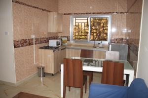 Η κουζίνα ή μικρή κουζίνα στο Akkwa Suites Official +19 φωτογραφίες
