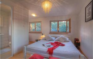 Postel nebo postele na pokoji v ubytování Holiday Home Murter With Sea View 01