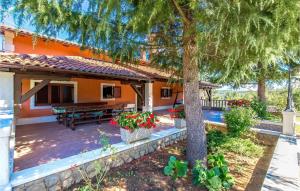 Zahrada ubytování 3 Bedroom Amazing Home In Jurdani