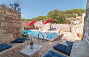 Πισίνα στο ή κοντά στο Holiday Home Pucisca Gospe Lurdske