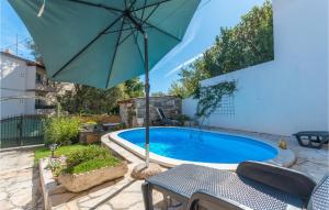 Bazén v ubytovaní Two-Bedroom Holiday Home In Benkovac alebo v jeho blízkosti